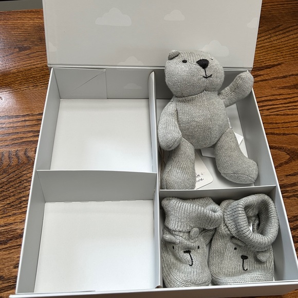 New teddy bear and booties (12-18 months) - Picture 2 of 2